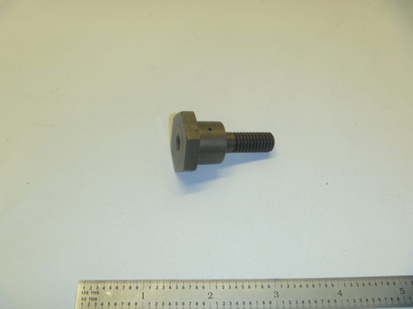 IDLER GEAR STUD-900/950